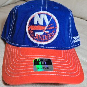 NWT Reebok NHL NEWYORK ISLANDERS Slouch Fitted Cap Hat Size: S/M